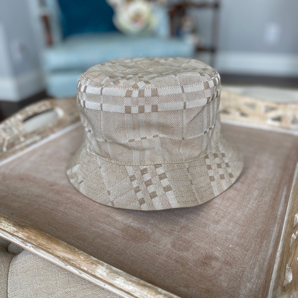 Burberry Bucket Hat size M